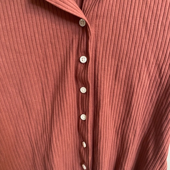 BNWOT abercrombie button up t shirt - Picture 3 of 4